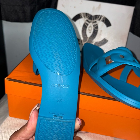 LIKE NEW Hermes TURQUOISE BLUE Sandals - Picture 3 of 4